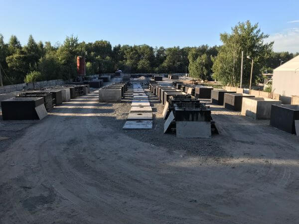 Gotowe szamba betonowe na placu w Białymstoku